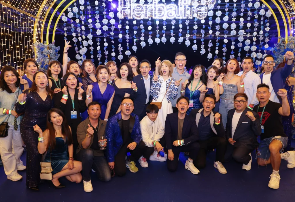 Qualifier's Party 242