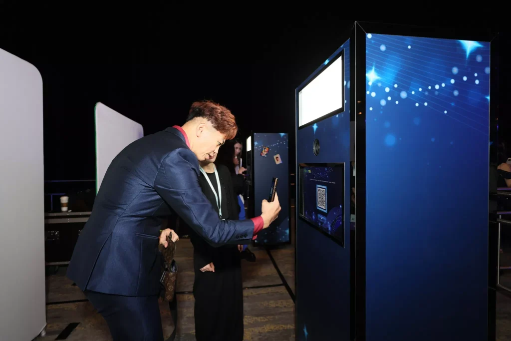 Qualifier's Party 329