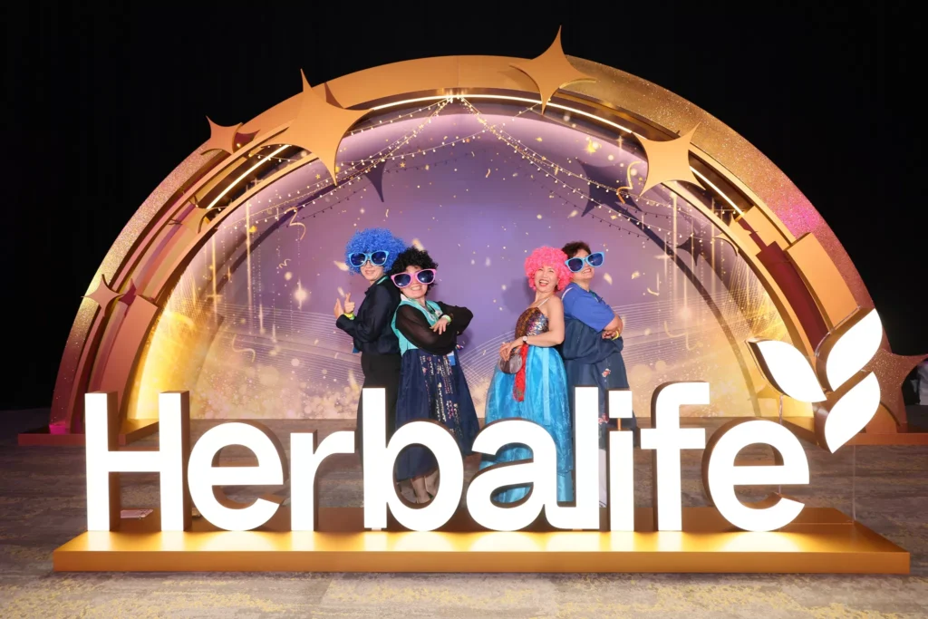 Qualifier's Party 372