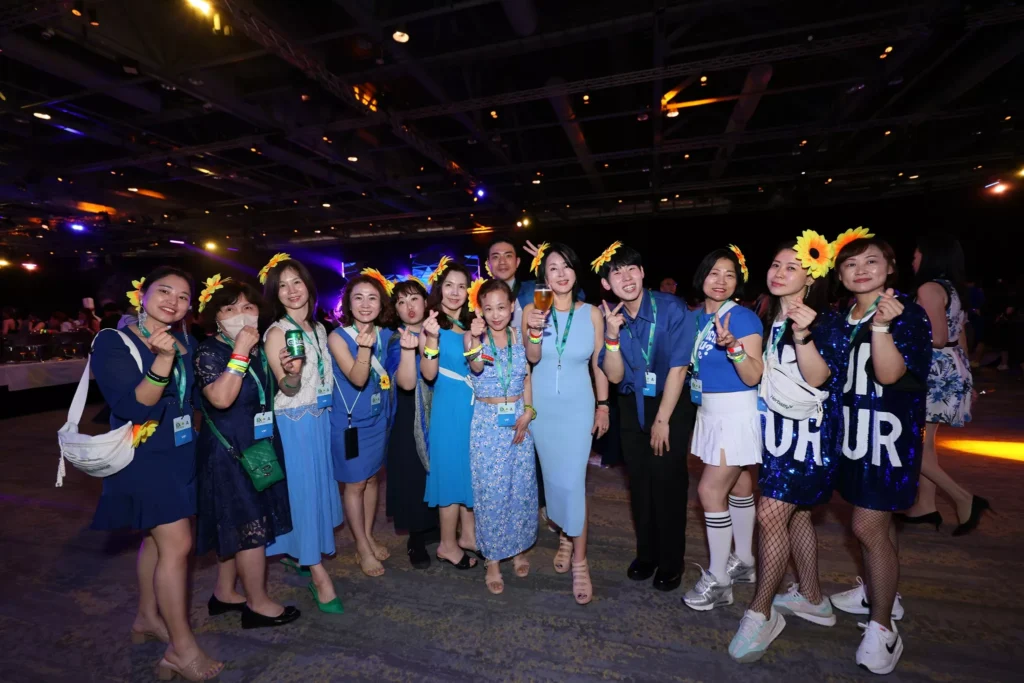 Qualifier's Party 377