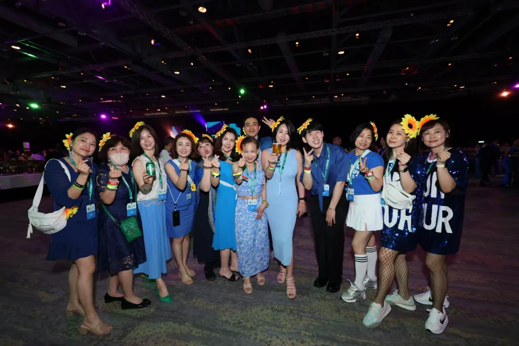 Qualifier's Party 379