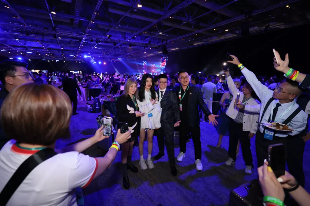 Qualifier's Party 385